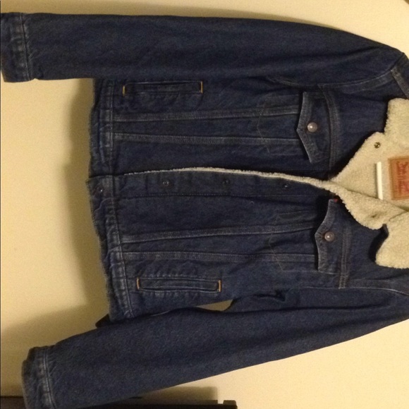 Levi's Sherpa Lined Denim Jacket (dark wash) - Picture 2 of 5